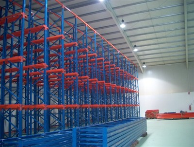 القيادة-في نظام أرفف البليت: دليل عملي للتخزين في المستودعات-عالية الكثافة